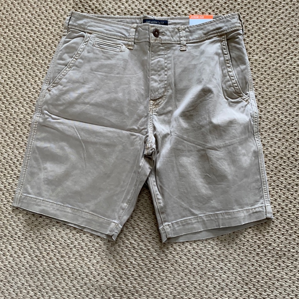 NWT American Eagle men’s khaki shorts, size 32